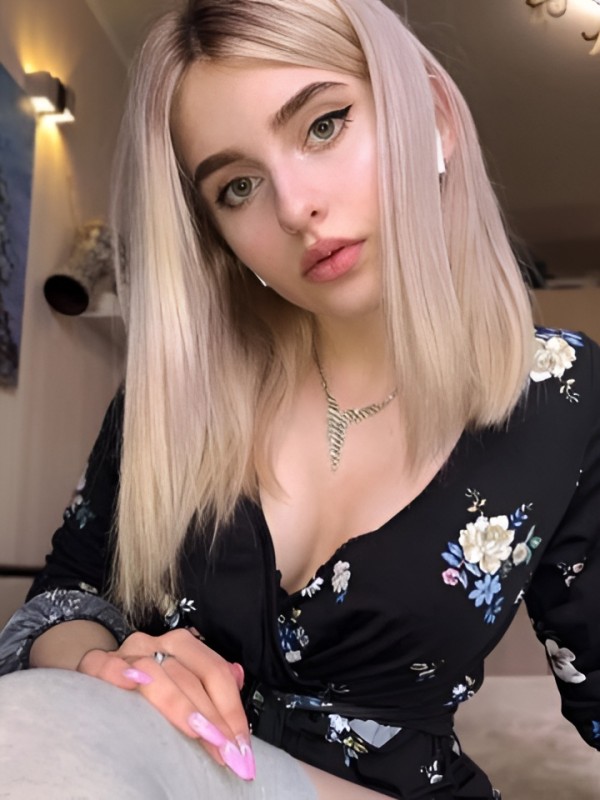 Лариса привлекательная девушка из Горбатов цена от 2500 руб