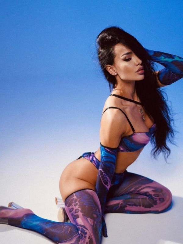 Асечка привлекательная девушка из Горбатов цена от 9000 руб